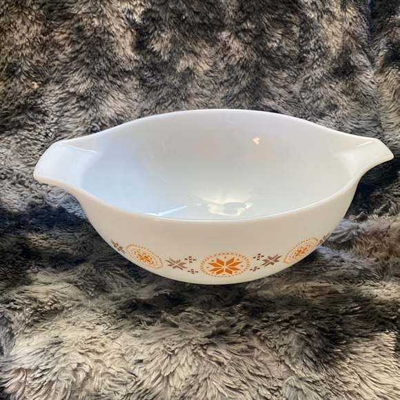 Vintage 1960 Pyrex Town & Country Cinderella
Bowl 444 4QT - Picture 6 of 12